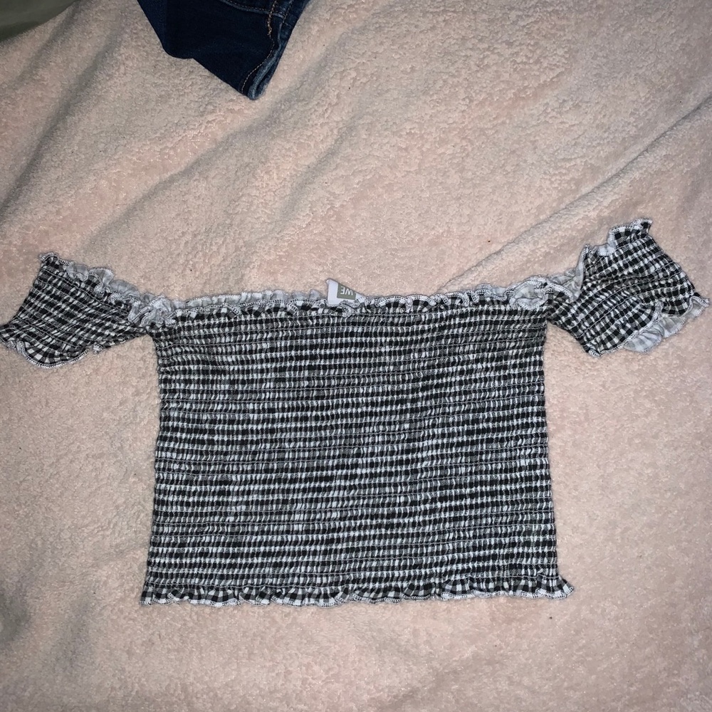 Me to We off the shoulder crop top